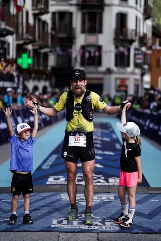 Florian Grasel mit seinen Kindern im Ziel – #lifeworktrailbalance