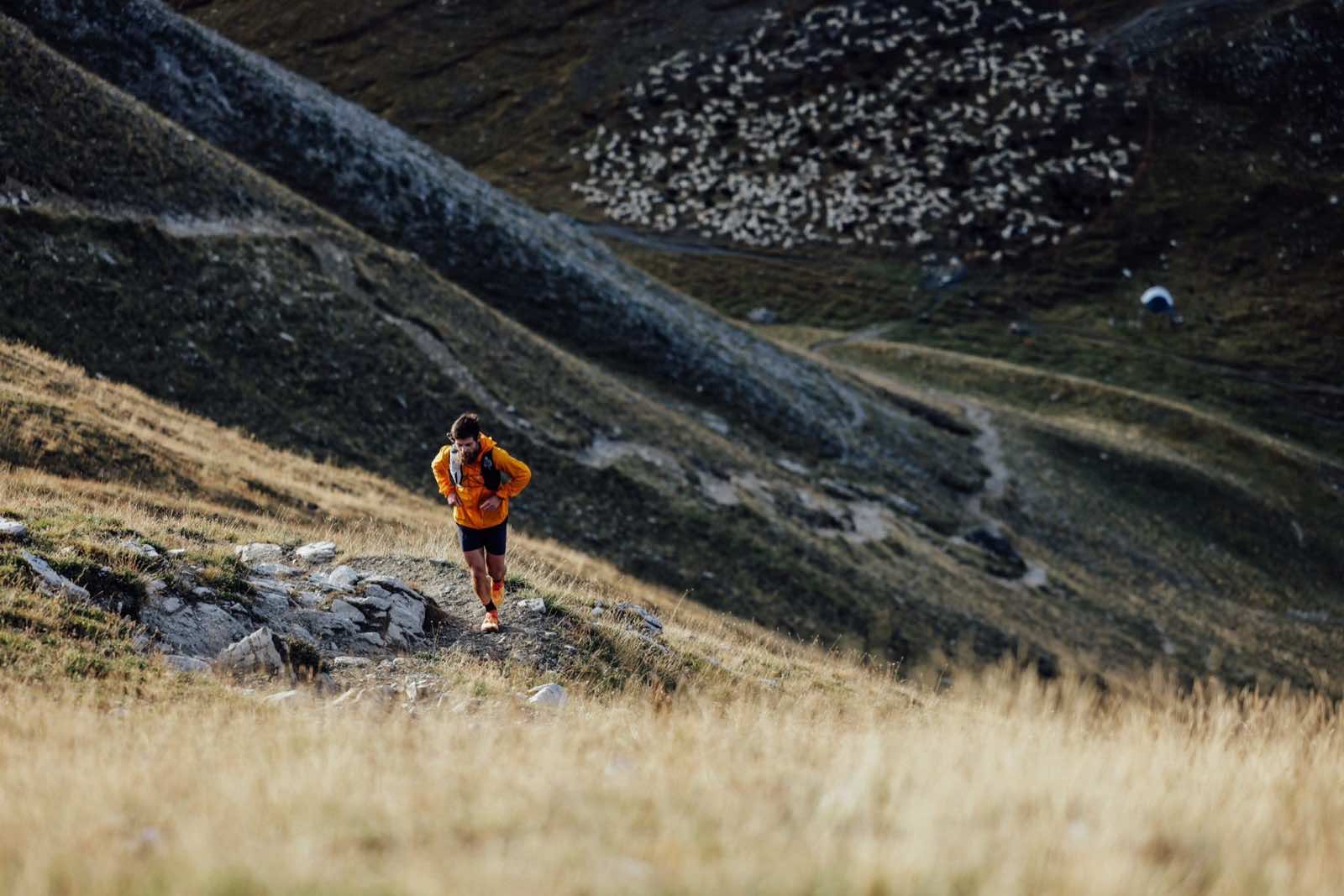 Florian Grasel beim Ultra Trail Running in spektakulärer Berglandschaft