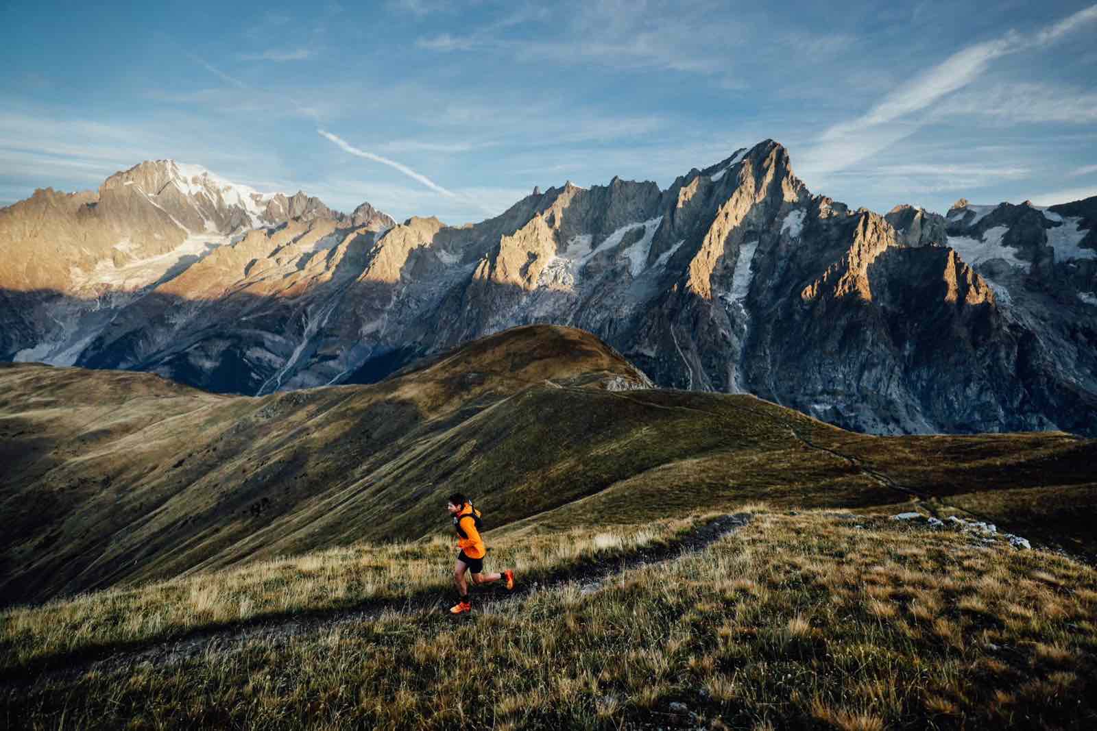 Florian Grasel beim Ultra Trail Running vor spektakulärer Alpenkulisse